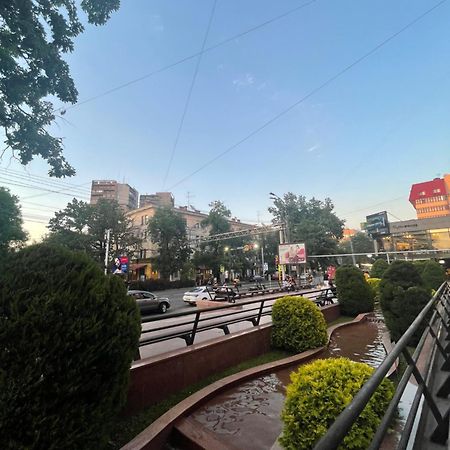 Двухкомнатная Квартира На Арбате Almaty Exterior photo